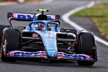 ALPINE ROULE À SILVERSTONE AVEC UNE A522 NEW LOOK