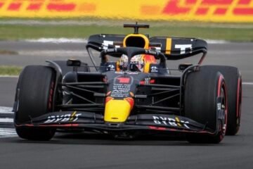 VERSTAPPEN ET PEREZ LES PLUS RAPIDES AVANT LES QUALIFICATIONS A SILVERSTONE