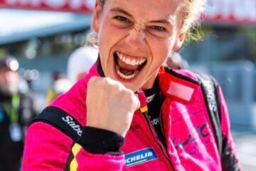 SARAH BOVY ? LA JOLIE BELGE EN ROSE BONBON… QUI EN JETTE !