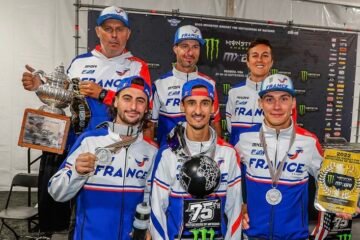 L'EQUIPE DE FRANCE SUR LA 2éme MARCHE DU PODIUM AU MOTOCROSS DES NATIONS