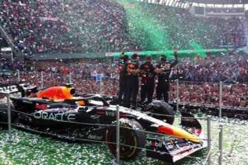 MARK MATESCHITZ PREND LES COMMANDES DU GÉANT RED BULL