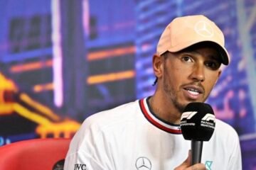 HAMILTON COMPTE BIEN PILOTER EN F1 APRÈS 2023