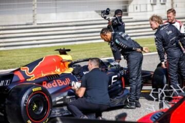 A BAHREÏN, HAMILTON, BOTTAS ET MAGNUSSEN SCRUTENT LA RED BULL…