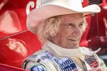 ARTURO MERZARIO,L’HOMME AU CHAPEAU COW-BOY EST OCTOGÉNAIRE.