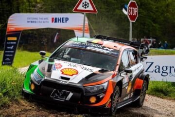 EN CROATIE, NEUVILLE DEVANCE EVANS ET TANAK. OGIER REMONTE 5