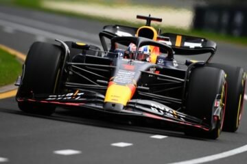 MAX DEVANT ALONSO AUX LIBRES 3 À MELBOURNE. LES ALPINE, 3 ET 5!
