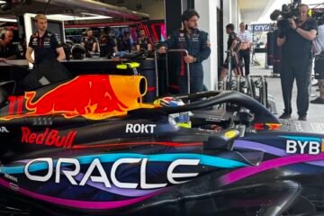 MAX DEVANCE LES DEUX FERRARI DANS LA SESSION 2 A MIAMI MAIS LECLERC DEHORS…