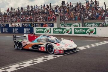 TRÈS  CLASSE LA PUBLICITÉ  PORSCHE APRES DES 24 H DU MANS CAUCHEMARDESQUES !