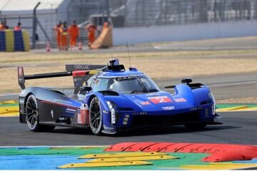 BILAN DES 24 HEURES DU CENTENAIRE CHEZ CADILLAC, PORSCHE, GLIKENHAUS ET VANWALL