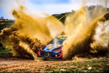 NEUVILLE REMPORTE LE RALLYE DE SARDAIGNE DEVANT LAPPI ET ROVENPERA