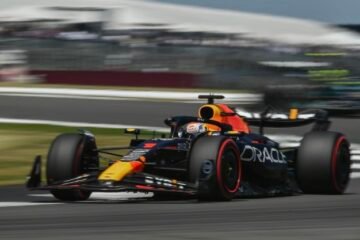 MAX ENCORE ET TOUJOURS AUX LIBRES 2 A SILVERSTONE