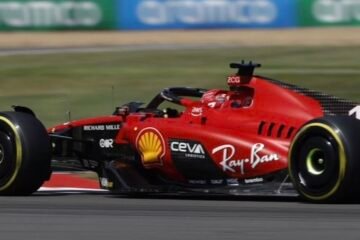 LECLERC SE MONTRE AUX LIBRES 3 A SILVERSTONE
