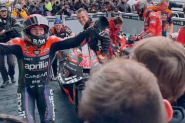 L’APRILIA D’ALEIX ESPARGARÓ REMPORTE LE GP D’ANGLETERRE