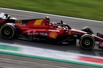 CARLOS SAINZ Jr REDONNE LE SOURIRE A FERRARI ET AUX TIFOSI A MONZA AUX LIBRES 2