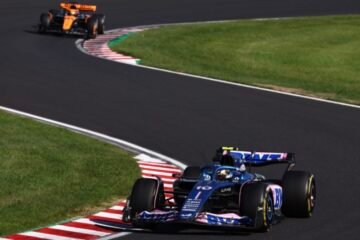 LES DEUX ALPINE DANS LES POINTS MAIS MALAISE  SUITE A LA DÉCISION DU STAFF EN FIN DE GP