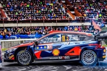 NEUVILLE EN TÊTE AU RALLYE D'EUROPE CENTRALE DEVANT TANAK ET OGIER