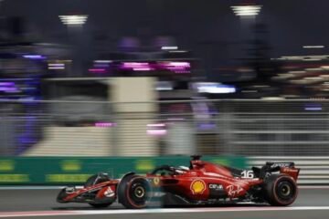 A YAS MARINA, LECLERC DEVANT EN SESSION 2 MAIS SAINZ Jr DANS LE DÉCOR !