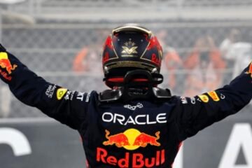 VERSTAPPEN CONCLUT VICTORIEUSEMENT 2023 PAR UN NOUVEAU SUCCES DEVANT LECLERC A YAS MARINA