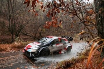 EVANS PRÉCÉDE OGIER ET SE RAPPROCHE DE LA VICTOIRE AU RALLYE DU JAPON