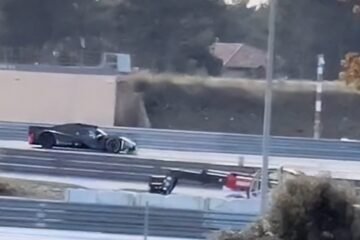LA PEUGEOT 9X8 ROULE AVEC UN AILERON SUR LE CIRCUIT PAUL RICARD