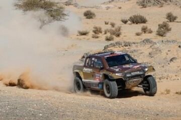 AU DAKAR LA SPÉCIALE A CHICHERIT MAIS LOEB GRIGNOTE ENCORE, IL EST REVENU A 13' DE SAINZ
