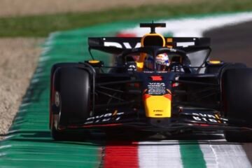 VERSTAPPEN ARRACHE LA POLE AUX PILOTES McLAREN. LES FERRARI SEULEMENT 4 ET 5!