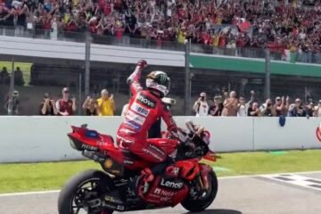 BAGNAIA VICTORIEUX DU 'SPRINT AU MUGELLO DEVANT MARC MARQUEZ. CHUTE DE MARTIN