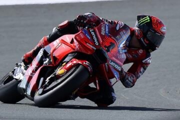 CHUTE DE MARTIN QUI LAISSE LA VICTOIRE ET LA TETE DU CHAMPIONNAT A BAGNAIA