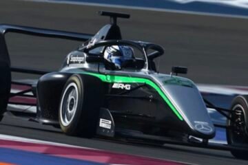 VICTOIRE DANS LA 1ère COURSE POUR LA FRANÇAISE DORIANE PIN AU QATAR EN F1 ACADEMY. PULLING SACRÉE CHAMPIONNE