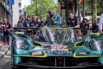 24 HEURES DU MANS 2025. LE TRADITIONNEL 1er RV … LE PESAGE AU COEUR DE LA VILLE MANCELLE