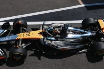 F1. A SILVERSTONE NORRIS DEVANT LES FERRARI AUX LIBRES 2 DU BRITISH GP