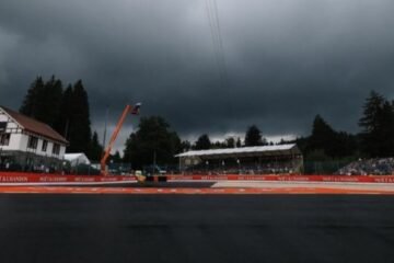 F1. LES AVERSES DE PLUIE RETARDENT LE DEPART DU GP DE BELGIQUE A SPA