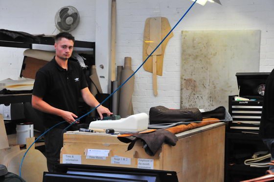 MORGAN atelier decoupe des cuirs photo Patrick MARTINOLI autonewsinfo