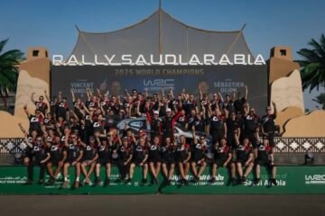 SÉBASTIEN LOEB REND HOMMAGE A … SÉBASTIEN OGIER QUI LE REJOINT AU PALMARÉS MONDIAL DU WRC