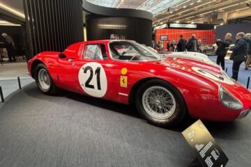 RÉTROMOBILE 2026. QUE DU BONHEUR A ADMIRER LA FERRARI 250 LM VICTORIEUSE AU MANS EN 1965 ! ET LA 275 P EN 1964