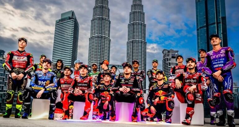 EN MALAISIE, LA PRÉSENTATION DES PILOTES DU MOTOGP ILLUMINE KUALA LUMPUR