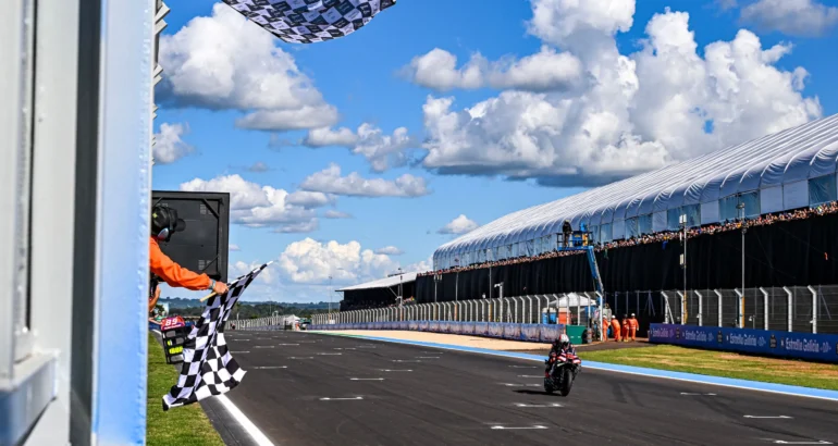  MOTOGP. APRILIA ET BEZZECCHI SURVOLENT LE GRAND PRIX DU BRÉSIL JORGE MARTIN OFFRE LE DOUBLÉ