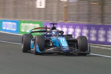 F1. JAK CRAWFORD AU VOLANT DE L’ASTON MARTIN D’ALONSO A SUZUKA AUX LIBRES 1
