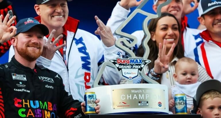 NASCAR 2026. 1 – 2 – 3 … REDDICK ! APRÉS DAYTONA ET ATLANTA, TYLER REDDICK TRIOMPHE A NOUVEAU A AUSTIN ! NASCAR 2026. 1 – 2 – 3 … REDDICK ! APRÉS DAYTONA ET ATLANTA, TYLER REDDICK TRIOMPHE A NOUVEAU A AUSTIN !