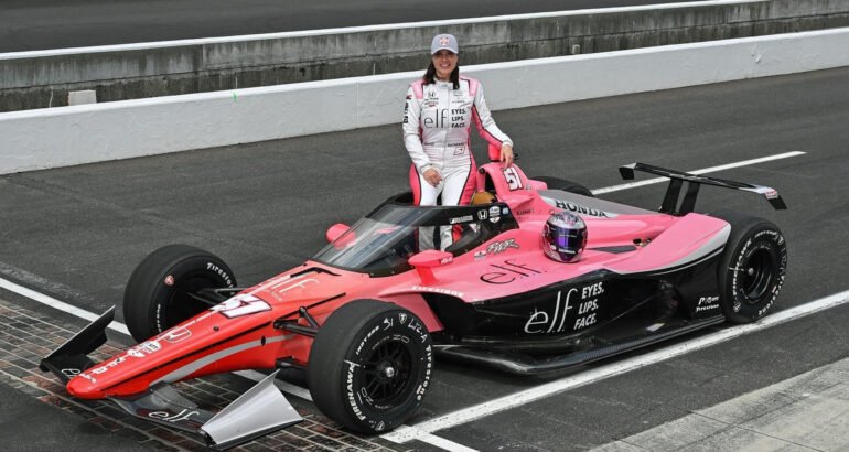 INDY 500 2026. KATHERINE LEGGE EN PISTE A INDIANAPOLIS