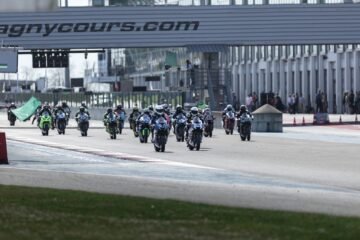 ULTIMATE CUP MOTO A MAGNY COURS. EN 700 CUP, VICTOIRE DE ENZO DUPUIS