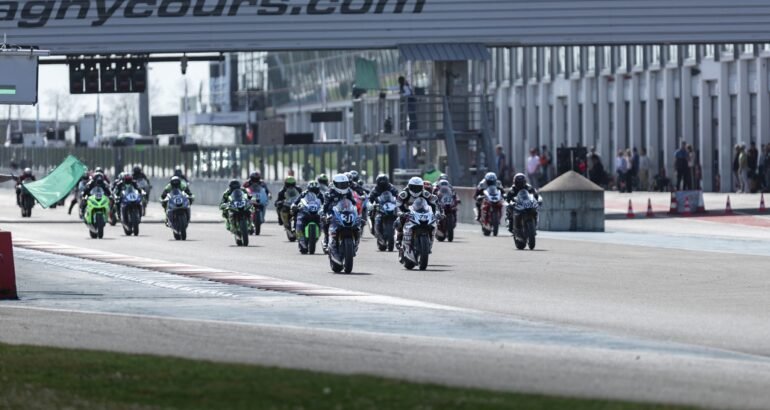 ULTIMATE CUP MOTO A MAGNY COURS. EN 700 CUP, VICTOIRE DE ENZO DUPUIS