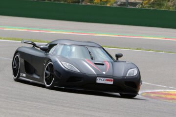 LA KOENIGSEGG ONE DE L’ANCIEN PILOTE ALLEMAND ADRIAN SUTIL AU CENTRE D’UNE VASTE ENQUÊTE JUDICIAIRE.