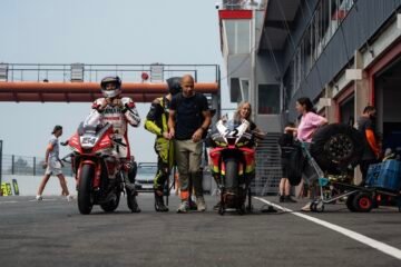 ULTIMATE CUP MOTO. 200 MOTARDS EN PISTE AU VIGEANT