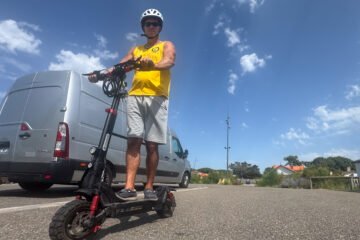 CASQUE ET GILET JAUNE DEVIENNENT OBLIGATOIRES POUR LES TROTINETTES A PARIS ET EN BANLIEUE DEPUIS LE 7AOUT 2026