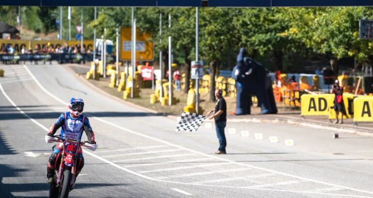 SUPERMOTO DES NATIONS 2026. LA FORCE DU COLLECTIF OFFRE UN DOUBLÉ MONDIAL À LA FRANCE