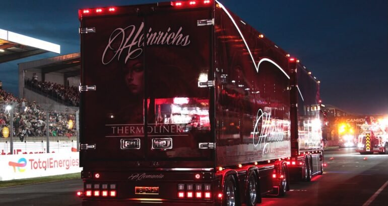 24 HEURES DU MANS CAMION. LA MAGIE ANNUELLE DU DÉFILÉ DE L’IMPRESSIONNANTE PARADE