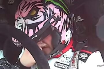 WRC. L’AMBIANCE DANS LE STAND TOYOTA, APRÉS LA SORTIE DE ROUTE DE SOLBERG QUI OFFRE LE TITRE A EVANS!