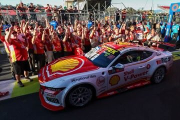 BATHUST 1000 2026. SUCCÉS SURPRISE DE LA FORD MUSTANG DE KOSTECKI ET HAZELWOOD